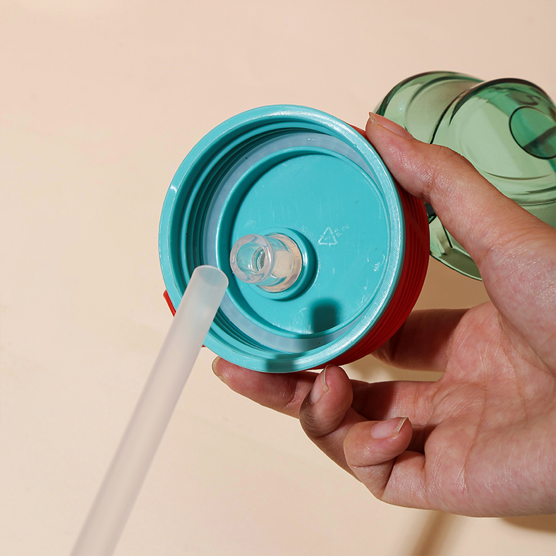 8080 Botella de agua deportiva para beber directamente, colorida y octogonal